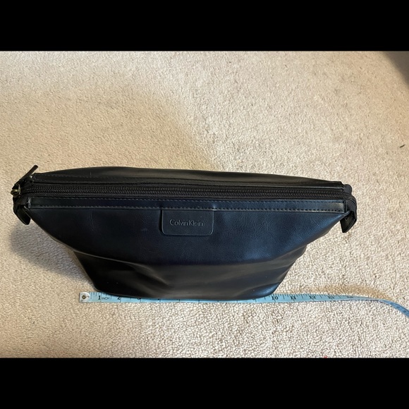 Calvin Klein Vintage Cosmetic Bag. - Picture 8 of 10